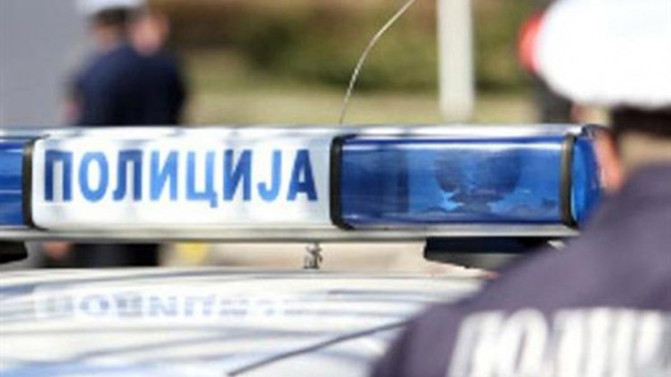 Vršio malu nuždu pored policijske stanice, galamio na policiju pa uhapšen